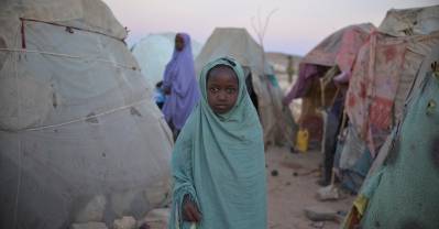 Over to millioner er internt fordrevne i Somalia. Det skyldes blandt andet konflikten mellem myndighederne og al-Shabaab. Mange har også måttet flygte på grund af oversvømmelse og tørke, som de i lejren her. Foto: UN Photo/Tobin Jones.